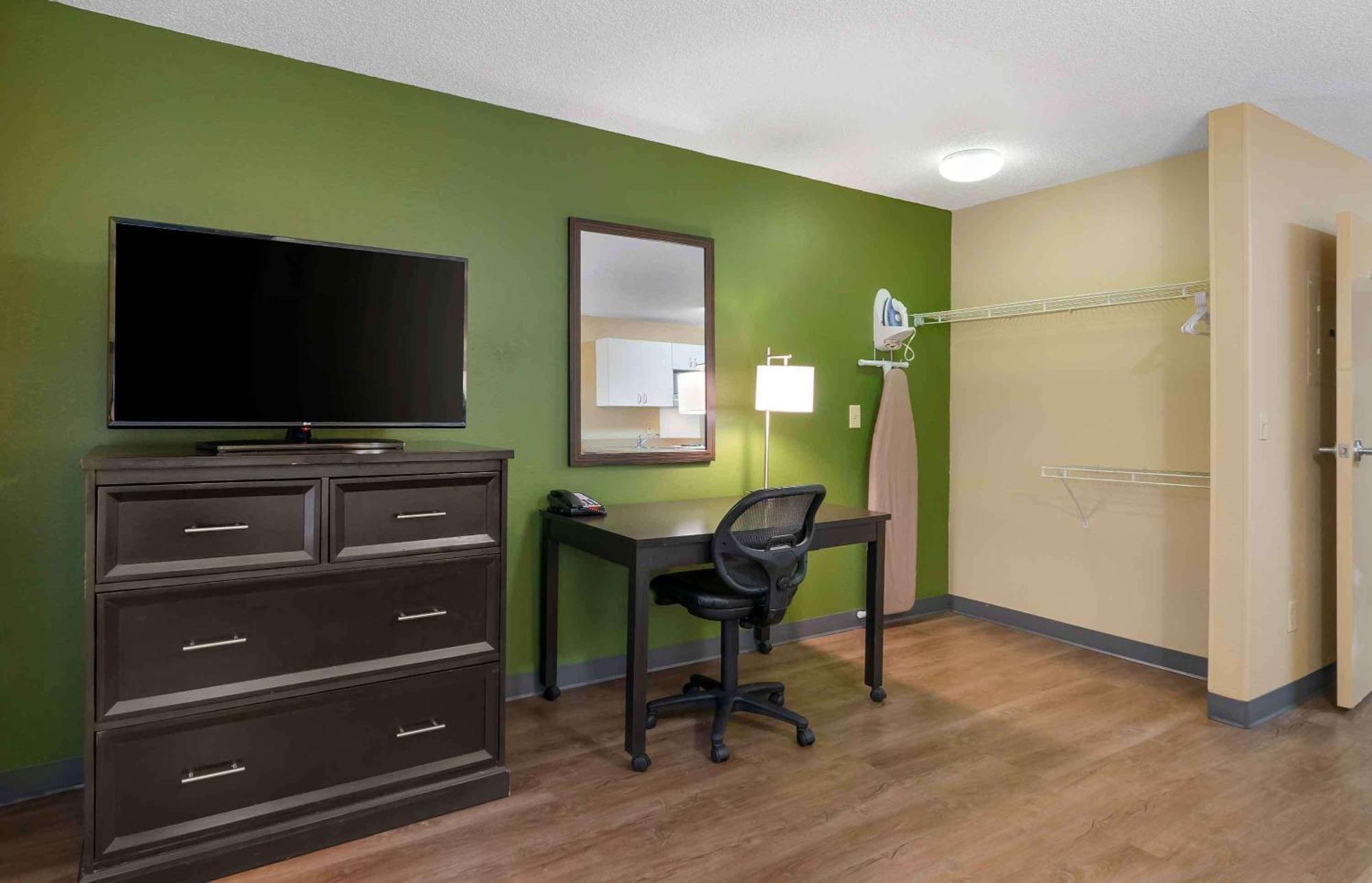 Extended America - St Petersburg - Clearwater - Executive Dr